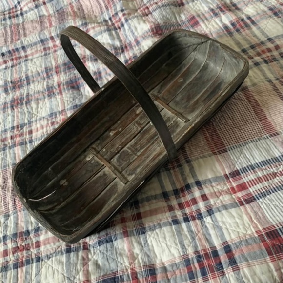 Beautiful elongated woven basket 24" L - Picture 2 of 4